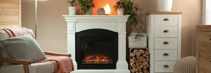 Gemütliches Wohnzimmer mit Kamin